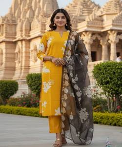 Conjunto de Top/Pantalón y Dupatta de Algodón Estampado RICH LOOK, Disponible, Secado Rápido, Lavable a Máquina, Multicolor, Ropa de Oficina, Precio al por Mayor - Product Image 1