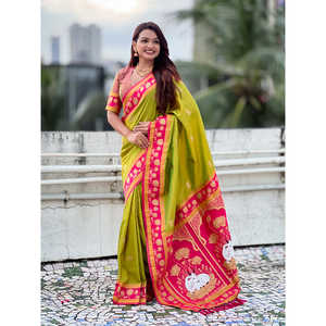 Sari indien et pakistanais traditionnel en soie douce verte Mehendi Elite Weaves Pichwai, tissé avec des fils Zari, 600g - Product Image 1