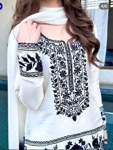Costume Anarkali en coton brodé blanc avec dupatta, coupe ample, vêtements traditionnels indiens et pakistanais pour femmes, décontracté, toutes saisons - Product Image 4