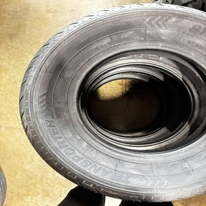 Pneus Premium 225/75/15 avec une construction de bande de roulement robuste, excellent contact avec la route, virages stables et performances confortables - Product Image 3