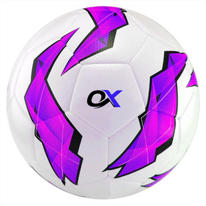 Ballon de football professionnel léger Oxva Industries avec logo personnalisé imprimé pour les fans de football - Product Image 4