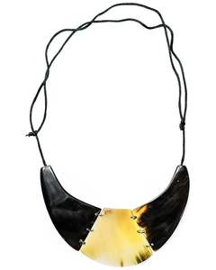 Collar de cuerno hecho a mano con textura suave, diseñado para mayor comodidad, durabilidad y como un accesorio de moda elegante para el día a día. - Product Image 4