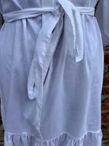 Robe longue en coton blanc pour femme, style bohème à manches longues avec col rond brodé, imprimé décontracté et ceinture à l'épaule - Product Image 5