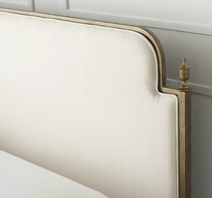 Cadre de lit double Delina de luxe moderne rembourré avec accents en bois de mahogany massif et métal pour mobilier de chambre d'hôtel et de villa - Product Image 3