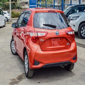 Entrega Rápida Toyota Vitz Volante a la Izquierda Interior Oscuro Transmisión Automática/Manual Buen Estado Funcionando en Stock - Product Image 4