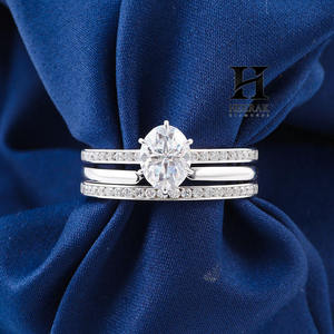 Anillo de Compromiso Personalizado de Oro Blanco de 14K con Diamante Cultivado en Laboratorio de Corte Ovalado, Halo Oculto, Certificado VVS1, Conjunto de Anillos de Boda para Mujer - Product Image 1