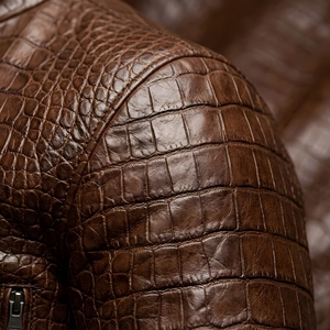 Chaqueta de Cuero de Piel de Oveja de Alta Calidad con Grabado de Cocodrilo para Hombre, Hecha a Mano, Estilo Urbano, Personalización de Piel de Cocodrilo - Product Image 5