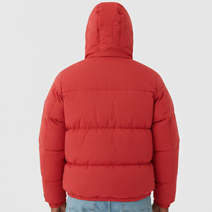 Chaqueta acolchada roja con capucha para hombre al por mayor, cierre de cremallera, relleno de poliéster, cortavientos, abrigo informal de invierno, ajuste holgado, logo frontal - Product Image 3