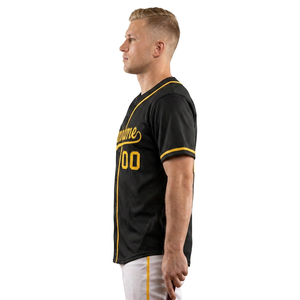 Camiseta de béisbol negra para hombre con nombre del equipo y número 00 sublimados, corte regular, manga corta, 100% poliéster. - Product Image 3