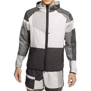 Ensemble de survêtement personnalisé de qualité supérieure en nylon, sweat à capuche zippé et short coupe-vent pour homme - Product Image 2