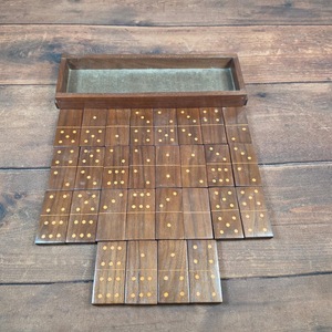 Juego de Dominó Doble Seis de Madera de Colores ILAHI, 28 Piezas, Ecológico, Tallado y Grabado, Diseño Antiguo, Caja Rectangular Alta de Madera - Product Image 1
