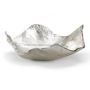 Bandeja decorativa de metal plateado de aluminio al por mayor para hotel y restaurante bandeja de servicio de metal de diseño moderno hecha a mano de lujo - Product Image 2