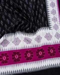 NIRMETRA WSM-129 Exquisito Saree de Algodón y Seda Tejido a Mano, Largo hasta el Suelo, Sin Arrugas, Negro y Morado, con Diseño Geométrico Sambalpuri Ikat de Estilo Templo - Product Image 4
