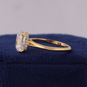 Bague en or jaune 10 carats avec diamant de laboratoire taille coussin de 4,00 carats, style ancienne mine, halo dissimulé - Product Image 3