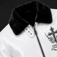 Blouson bomber en cuir blanc personnalisé avec col en fourrure noire, imprimé graphique croix gothique, fermeture éclair, unisexe
