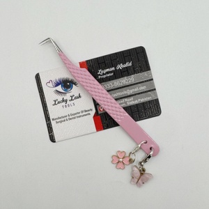 แหนบปลายแหลมสีชมพู 90 องศา ทำจากสแตนเลสญี่ปุ่น สำหรับต่อขนตา แหนบแยกขนตา แหนบปลายไฟเบอร์ อุปกรณ์ต่อขนตา Lucky Lash - Product Image 6