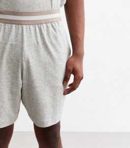 Ensemble T-shirt et short en jersey gris pour homme – Décontracté et respirant pour l'été - Product Image 2