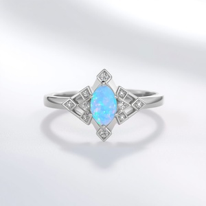 Anillo de Oro Blanco de 18K con Ópalo Azul Corte Ovalado, Marco Cuadrado Geométrico, Fabricante de Joyería Fina Personalizada - Product Image 4