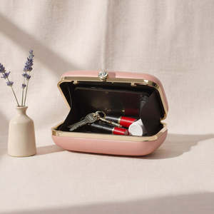 Elegante Bolso de Mano Tipo Clutch con Diseño de Chica Tomando una Selfie, Color Durazno, para Mujer, Ideal para Bodas y Eventos Festivos - Product Image 3