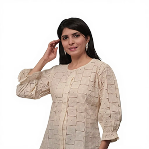 Débardeurs en coton Schiffli tendance pour femmes, confortables pour un usage régulier, hauts courts formels, exclusifs de la boutique indienne - Product Image 1