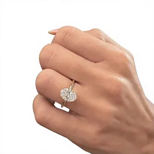 Anillo de Compromiso Solitario Clásico Personalizable con Diamante Ovalado de 2.5 Quilates Cultivado en Laboratorio, Oro Amarillo de 14K, Chapado en Oro, Certificado IGI, Fino - Product Image 1
