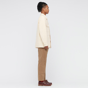 Chemise en velours côtelé blanche unie décontractée pour homme, col boutonné, vente en gros personnalisée, idéale printemps-automne - Product Image 2