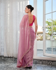 Sari traditionnel rose en viscose et soie pour femme KV, orné de tissus, avec chemisier non cousu, sans plis - Product Image 2