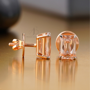 ต่างหูแบบติดหูทองคำโรสโกลด์ 14K น่ารัก ประดับเพชรเม็ดหลักทรงหยดน้ำสีชมพูทรงสี่เหลี่ยมมรกต น้ำหนัก 4.07 กะรัต เพชรเพาะเลี้ยงในห้องปฏิบัติการ รับรองโดย IGI พร้อมตัวล็อคแบบเกลียว - Product Image 3