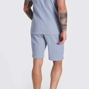 Ensemble polo et short pour homme, coupe ajustée, tissu respirant et à séchage rapide, tenue confortable pour le streetwear décontracté, ensembles d'été OEM - Product Image 6