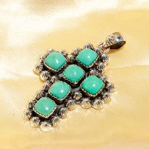 Colgante de plata de ley 925 con piedra turquesa, diseño único para mujeres, artesanía fina y colgante natural. - Product Image 1