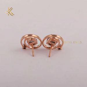 ต่างหูแบบติดหูชุบทองสำหรับผู้หญิง ดีไซน์คลาสสิกประกายระยิบระยับ น้ำหนักเบา สวมใส่สบายทุกวัน เครื่องประดับเหนือกาลเวลา วันครบรอบ - Product Image 6