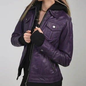 Chaqueta de cuero elegante para mujer con material de cuero de alta calidad, perfecta para la moda en climas fríos y para el uso diario. - Product Image 4