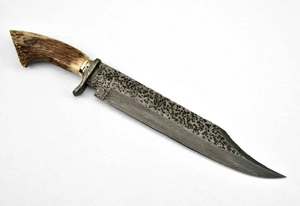 Couteau de défense à double quillon forgé finition foncée avec espaceur en laiton, outil utilitaire avec manche en bois de cerf - Product Image 1