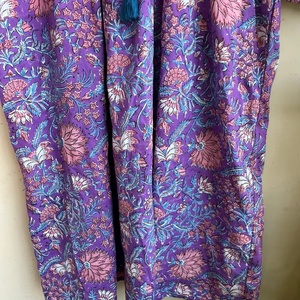 เดรสยาวผ้าฝ้ายพิมพ์ลายด้วยมือ 100% สำหรับผู้หญิง คอกลม แขนยาว ลายดอกไม้ สไตล์อินเดีย ชุดลำลองสำหรับฤดูร้อน - Product Image 3