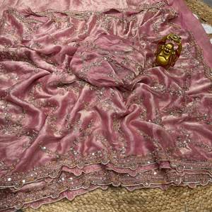 Sari de Soirée en Soie Pure Effet Velours avec Perles Dorées Originales et Broderies Délicates Cutdana - Product Image 2