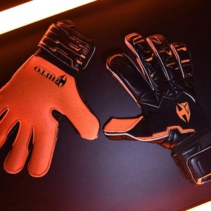 Gants de gardien de but de football en tricot noir et orange, design personnalisé, avec sangle en latex allemand embossé, latex allemand 4 mm, coupe hybride. - Product Image 5