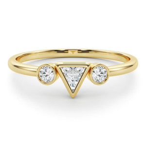 Anillo de tres piedras con diamantes talla trillón y talla redonda engastados en bisel - Product Image 2