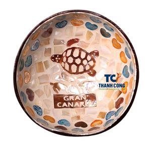 Cuenco Decorativo de Cáscara de Coco con Incrustaciones de Nácar y Diseños de Tortugas Marinas, Lacaado, de Vietnam, Superventas - Product Image 1