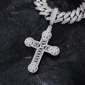 Colgante de Cruz con Cuerda - Colgante de Plata 925 con Moissanita, Colgante Cristiano Totalmente Adornado, Joyería Cristiana Clásica - Product Image 2