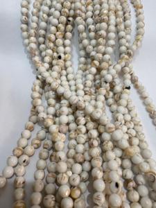 Perles naturelles de nacre de qualité AAA, rondes, 6 mm, blanches avec des rayures beiges, pour la fabrication de bijoux (colliers, bracelets, boucles d'oreilles) - Product Image 3