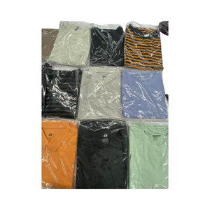 T-shirts pour hommes authentifiés non de marque Inde Lots en stock de vêtements sans marque Short excédentaire Vêtements excédentaires de marque sur les courses - Product Image 3