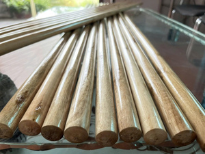 Wooden Broom Handle Wooden Broom Handle Eucalyptus Wood Pine Wood 1200mm Varnished Termite Resistant Factory Wholesale Price - Product Image 2