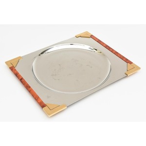 Bandeja de Almacenamiento Cuadrada de Metal con Acabado Pulido y Detalles de Madera para Uso en Mesa, Diseño Minimalista, Apta para Lavavajillas, de Una Sola Capa - Product Image 4