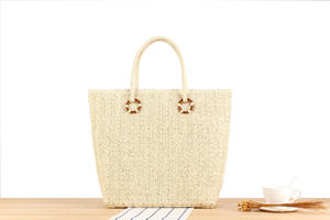 Complementa tu guardarropa para días soleados con este elegante bolso de hilo natural diseñado para un confort de lujo y una estética atemporal. - Product Image 5
