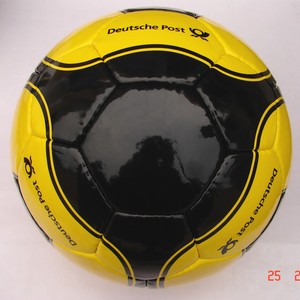 ลูกฟุตบอลเยอรมันโพสต์ สีเหลืองดำ ทนทาน ลูกฟุตบอลโปรโมชั่น - Product Image 3
