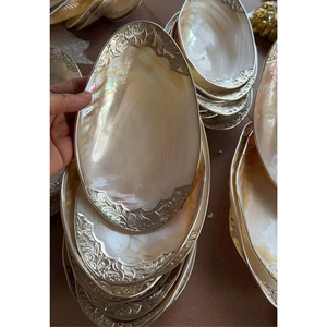 Plato de Nácar Inspirado en la Realeza, Hecho a Medida, con Baño de Plata y Oro, y Patrones Artísticos Intrincados, para Regalos de Alta Gama - Product Image 1