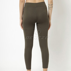 Leggings de yoga pour femmes, taille élastique, style personnalisé, couleur unie, fabriqués au Pakistan - Product Image 3