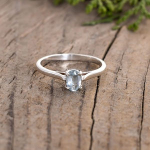 Anillo de Compromiso Solitario de Plata de Ley 925 con Topacio Azul Ovalado para Mujer, Anillo Clásico con Engaste de Garras para Mujer - Product Image 4
