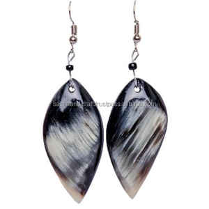 Boucles d'oreilles créoles en corne de buffle de luxe bijoux élégants polis légers Boucles d'oreilles lustre en corne de boeuf pour femmes filles Bijoux - Product Image 2