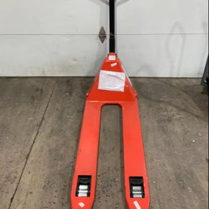 Transpaleta de perfil bajo usada – Horquillas extra bajas de 2.5 toneladas disponibles a bajo precio - Product Image 2